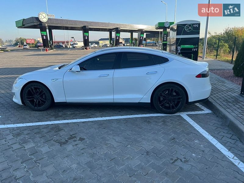 Лифтбек Tesla Model S 2015 в Белой Церкви