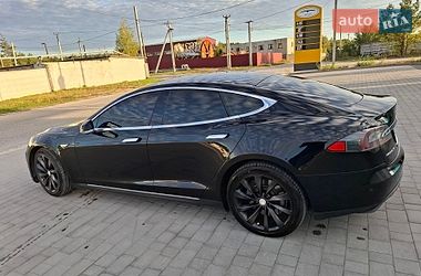 Лифтбек Tesla Model S 2014 в Нетешине
