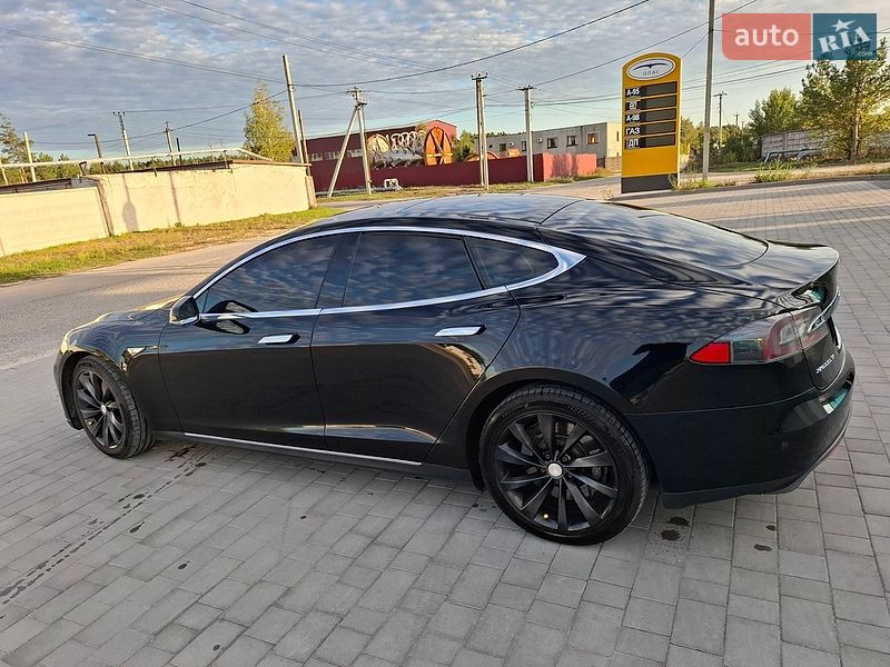 Tesla Model S 2014