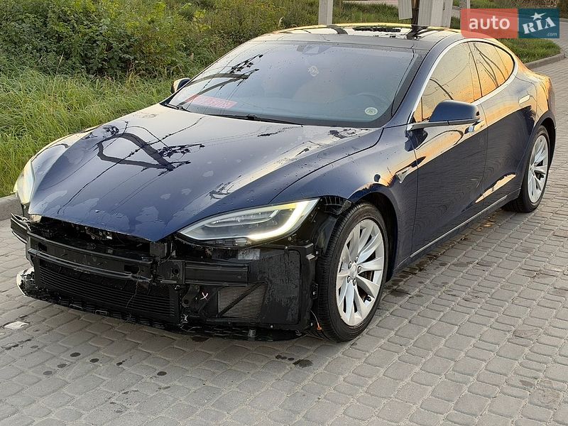 Лифтбек Tesla Model S 2016 в Львове