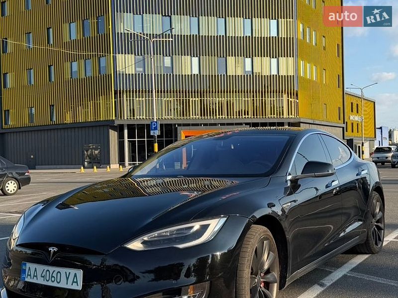 Tesla Model S 2014