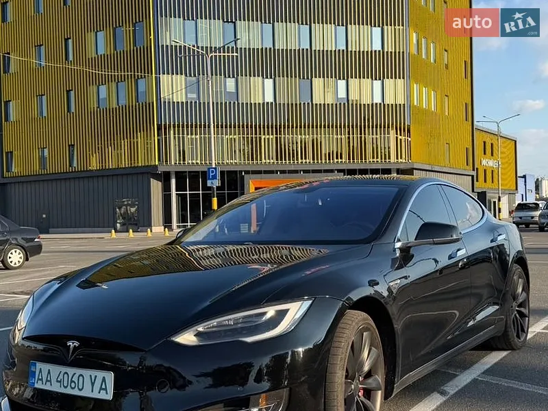 Tesla Model S 2014