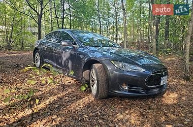 Ліфтбек Tesla Model S 2015 в Києві