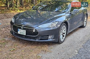 Ліфтбек Tesla Model S 2015 в Києві