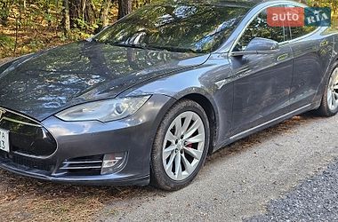 Ліфтбек Tesla Model S 2015 в Києві