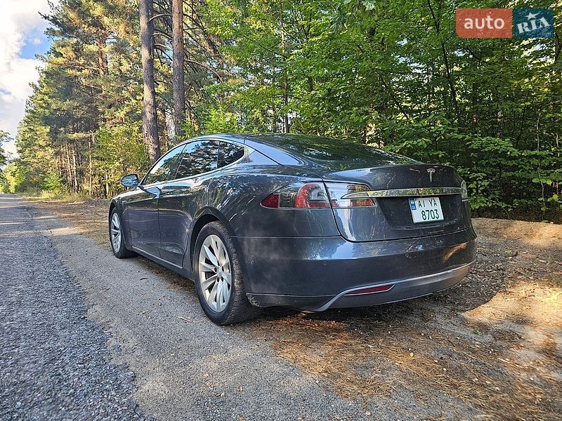 Ліфтбек Tesla Model S 2015 в Києві