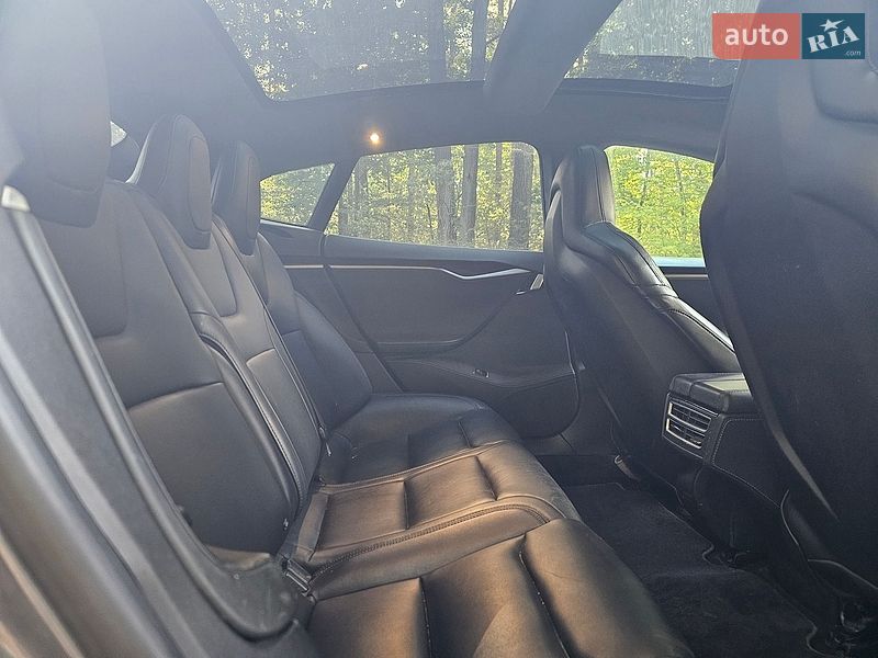 Ліфтбек Tesla Model S 2015 в Києві