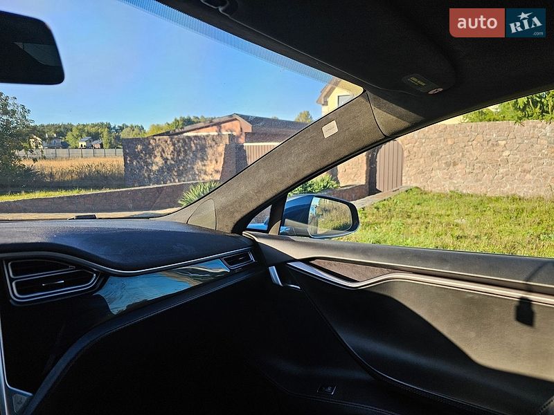 Ліфтбек Tesla Model S 2015 в Києві