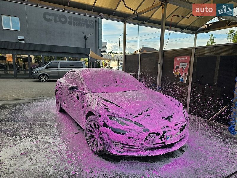 Ліфтбек Tesla Model S 2015 в Києві