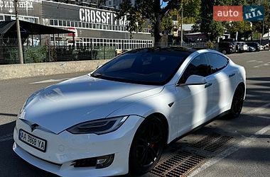 Лифтбек Tesla Model S 2015 в Киеве