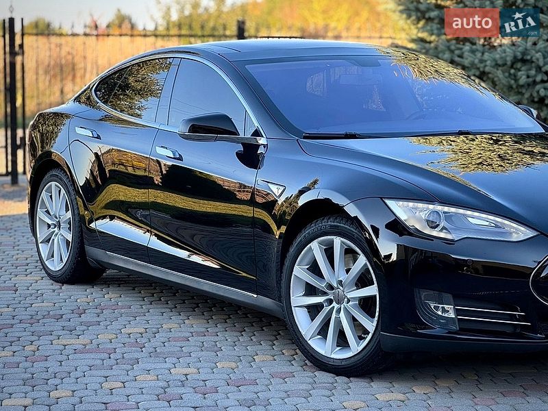 Лифтбек Tesla Model S 2013 в Дрогобыче