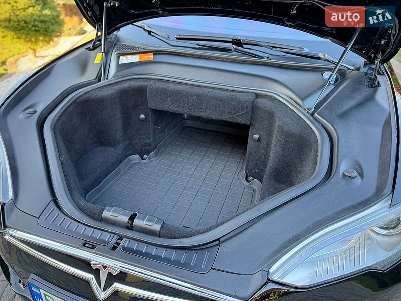 Лифтбек Tesla Model S 2013 в Дрогобыче