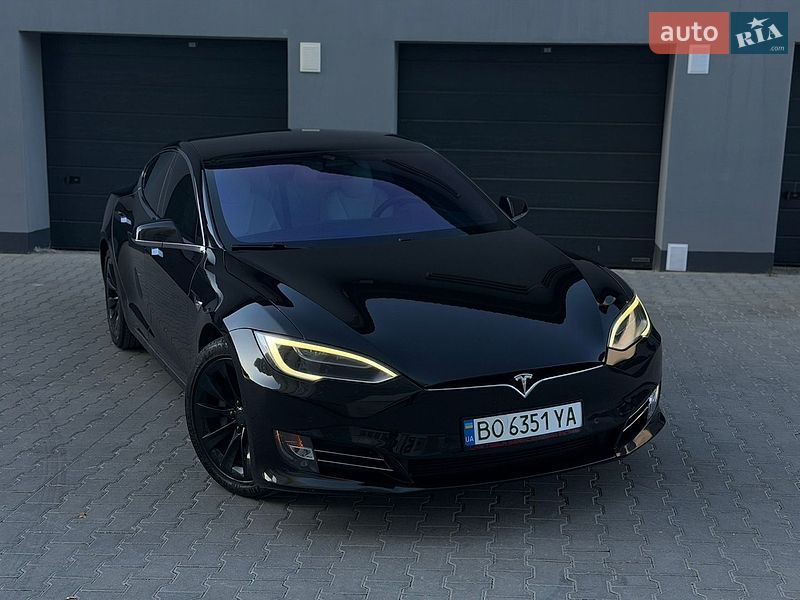 Ліфтбек Tesla Model S 2017 в Тернополі
