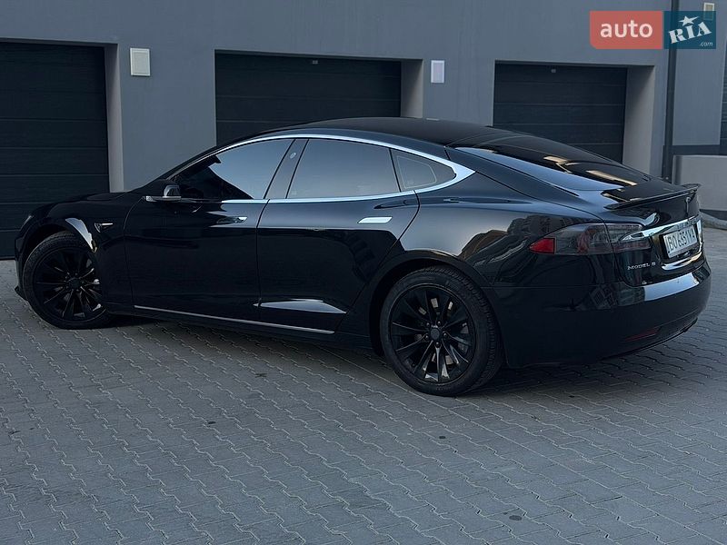 Ліфтбек Tesla Model S 2017 в Тернополі