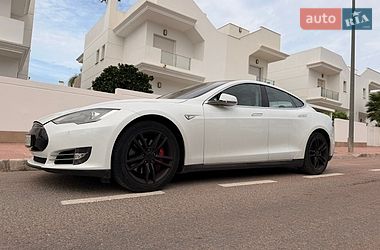 Лифтбек Tesla Model S 2014 в Киеве
