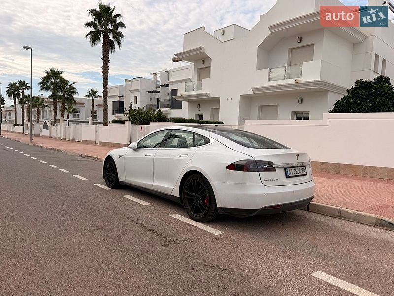 Лифтбек Tesla Model S 2014 в Киеве