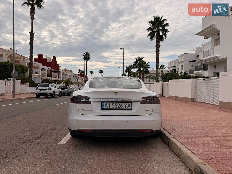 Лифтбек Tesla Model S 2014 в Киеве