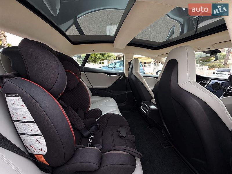Лифтбек Tesla Model S 2014 в Киеве