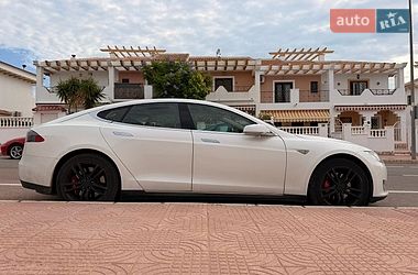 Лифтбек Tesla Model S 2014 в Киеве