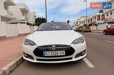 Лифтбек Tesla Model S 2014 в Киеве