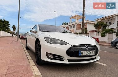 Лифтбек Tesla Model S 2014 в Киеве