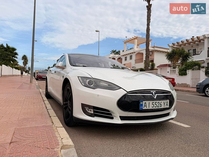 Лифтбек Tesla Model S 2014 в Киеве