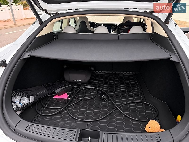Лифтбек Tesla Model S 2014 в Киеве