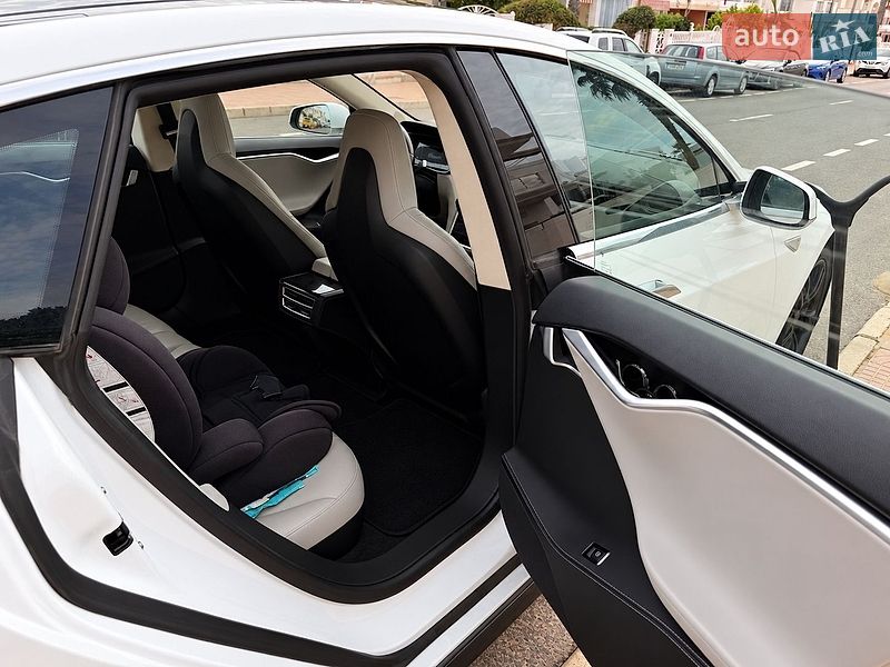 Лифтбек Tesla Model S 2014 в Киеве