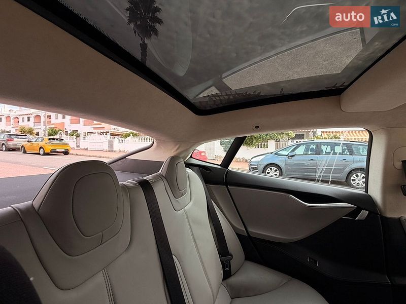 Лифтбек Tesla Model S 2014 в Киеве