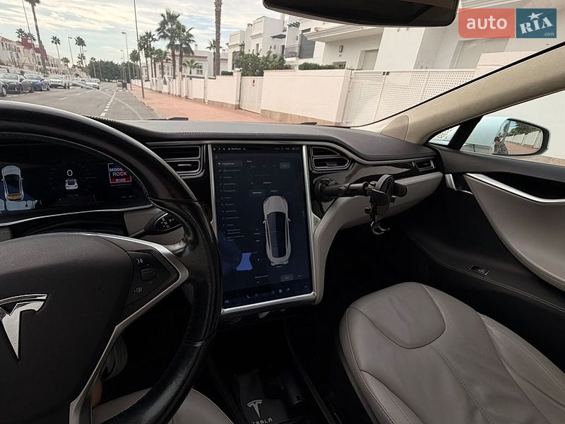 Лифтбек Tesla Model S 2014 в Киеве