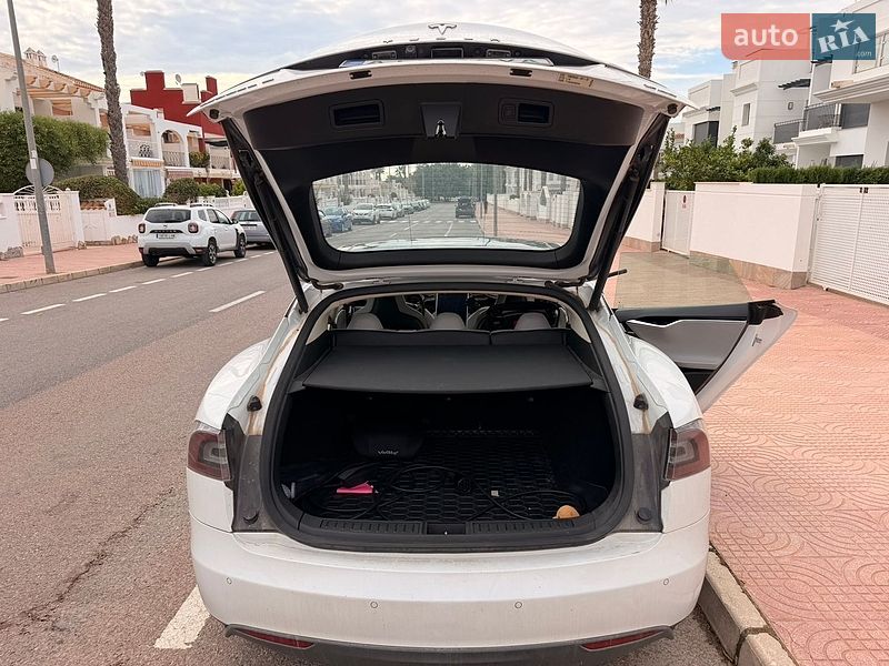 Лифтбек Tesla Model S 2014 в Киеве