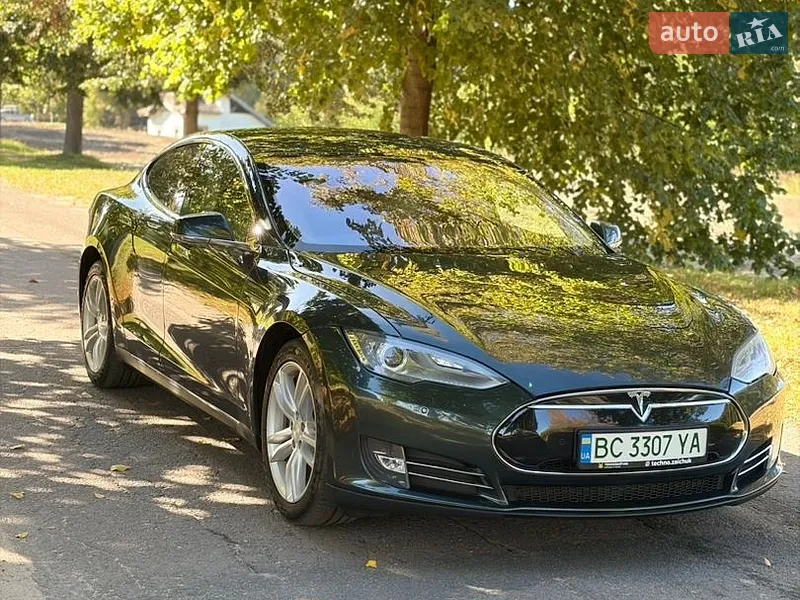 Tesla Model S 2014