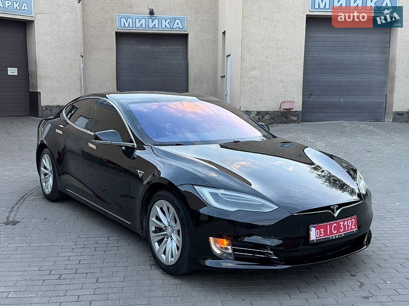 Лифтбек Tesla Model S 2017 в Владимире