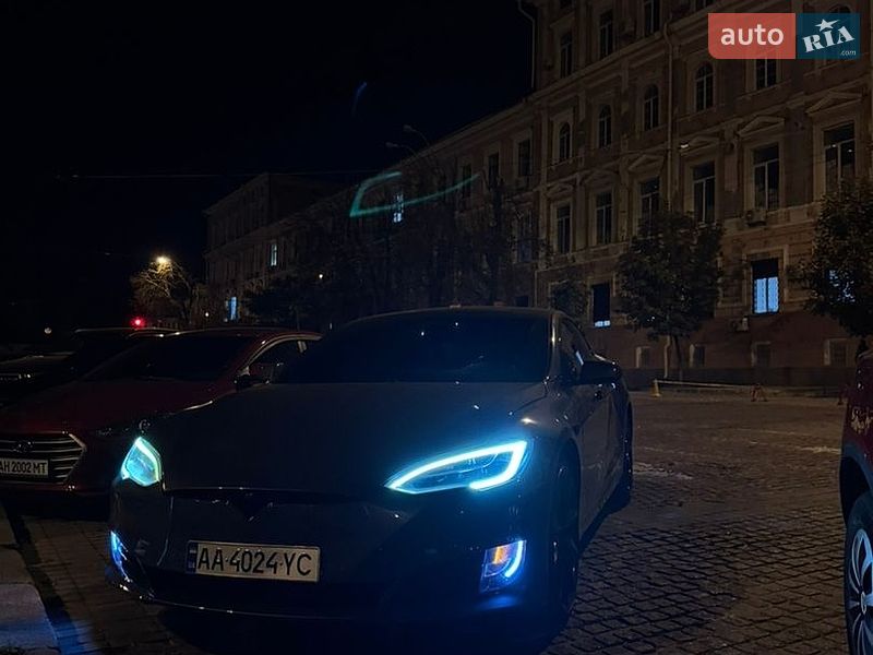 Ліфтбек Tesla Model S 2018 в Києві