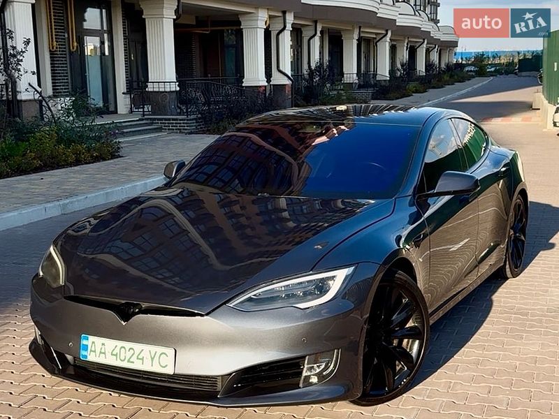Ліфтбек Tesla Model S 2018 в Києві