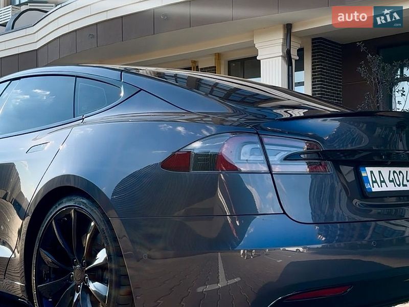Ліфтбек Tesla Model S 2018 в Києві