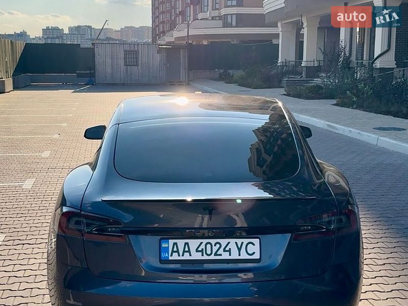 Ліфтбек Tesla Model S 2018 в Києві