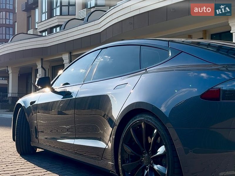 Ліфтбек Tesla Model S 2018 в Києві