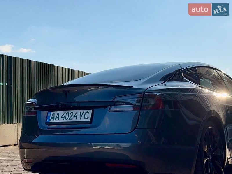 Ліфтбек Tesla Model S 2018 в Києві