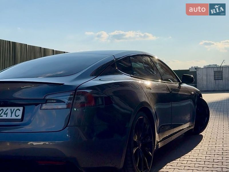 Ліфтбек Tesla Model S 2018 в Києві