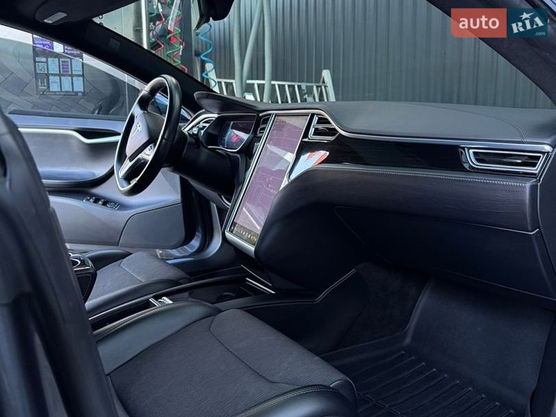 Ліфтбек Tesla Model S 2018 в Києві