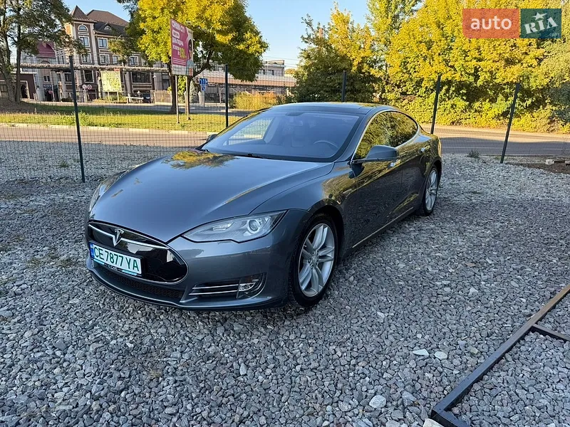 Tesla Model S 2014