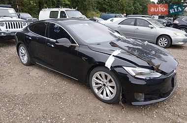 Лифтбек Tesla Model S 2016 в Луцке