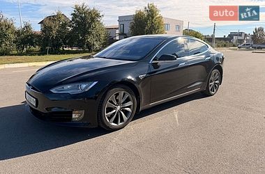 Ліфтбек Tesla Model S 2016 в Києві