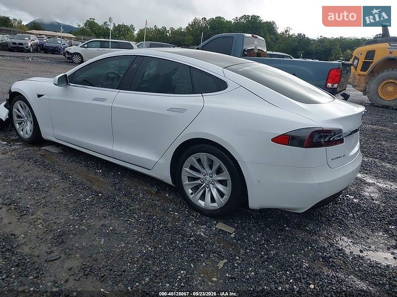 Ліфтбек Tesla Model S 2017 в Івано-Франківську