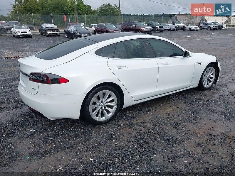 Ліфтбек Tesla Model S 2017 в Івано-Франківську