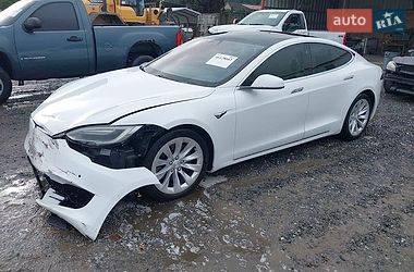 Ліфтбек Tesla Model S 2017 в Івано-Франківську