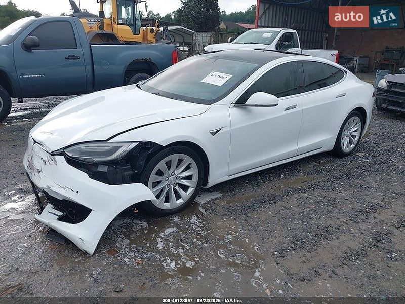 Ліфтбек Tesla Model S 2017 в Івано-Франківську