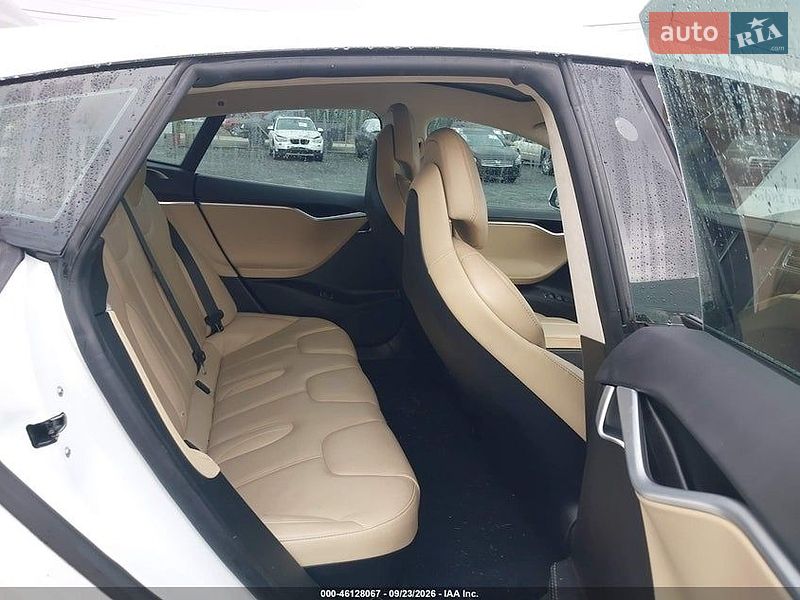 Ліфтбек Tesla Model S 2017 в Івано-Франківську