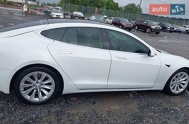 Ліфтбек Tesla Model S 2017 в Івано-Франківську